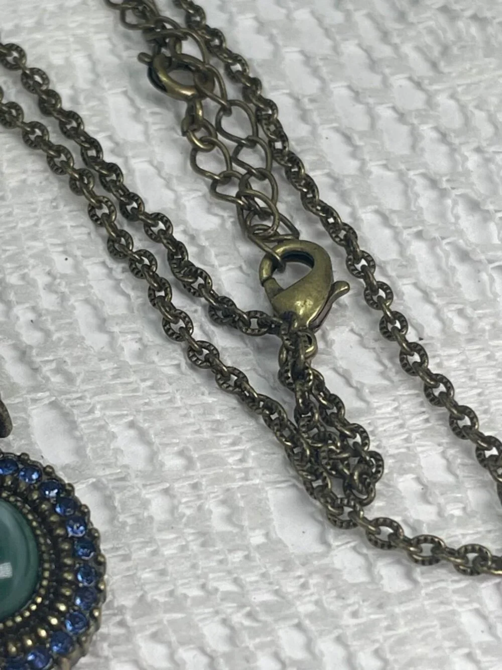 Avon adjustable chain